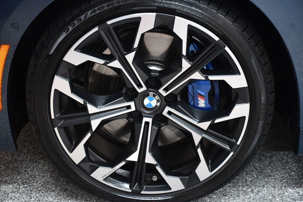 Used 2025 BMW M440i Convertible w/ Premium Package RWD image 25