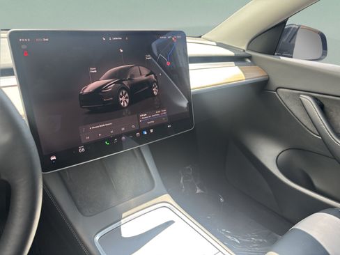 Used 2022 Tesla Model Y Long Range AWD/4WD image 8