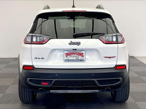 Used 2019 Jeep Cherokee Trailhawk w/ Cold Weather Group AWD/4WD image 3