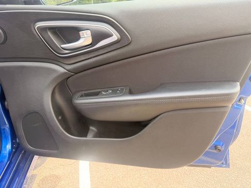 Used 2015 Chrysler 200 Limited FWD image 21