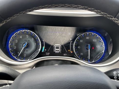 Used 2025 Chrysler Pacifica Select FWD image 14