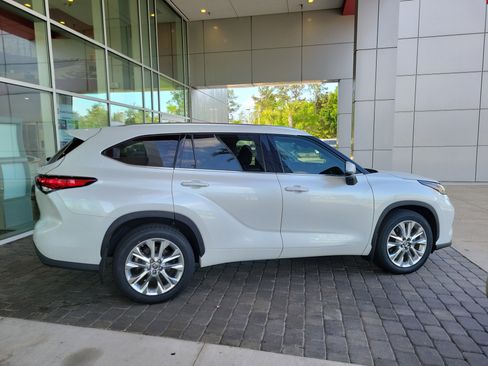 Used 2022 Toyota Highlander Limited image 7