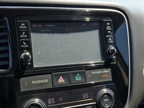 Used 2018 Mitsubishi Outlander ES AWD/4WD image 17