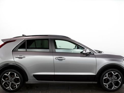 Used 2023 Kia Niro EX Touring FWD image 12