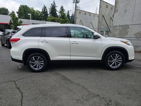 Used 2019 Toyota Highlander XLE AWD/4WD image 8