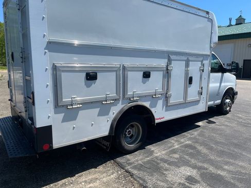 Certified 2022 GMC Savana 4500 w/ Power Convenience Package RWD image 5