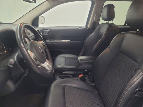 Used 2017 Jeep Compass Latitude w/ Sun/Sound Group AWD/4WD image 17