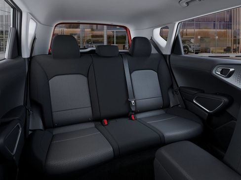 Used 2025 Kia Soul LX w/ LX Technology Package FWD image 16