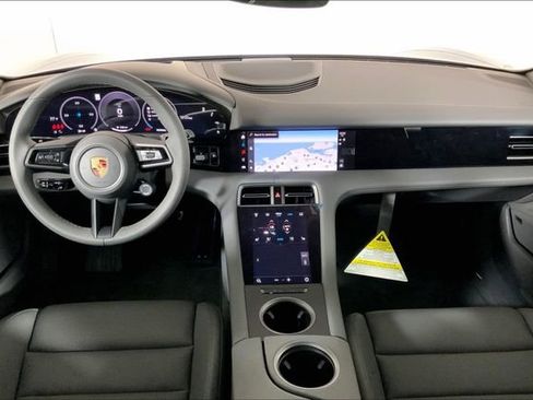 Used 2025 Porsche Taycan image 10
