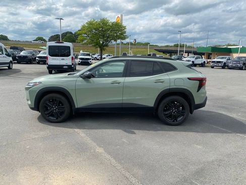 Used 2024 Chevrolet Trax ACTIV w/ Sunroof Package image 4