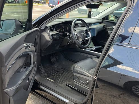 Used 2021 Audi e-tron Prestige w/ Prestige Package AWD/4WD image 9