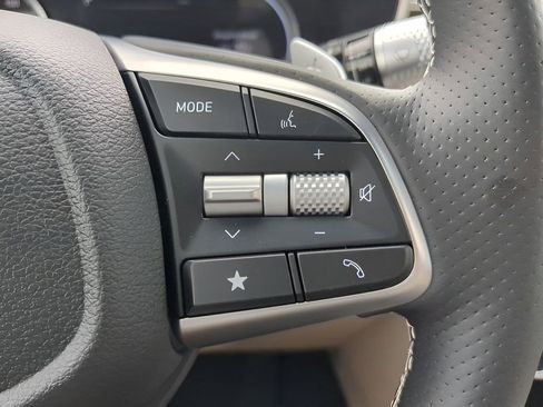 Used 2026 Genesis G70 2.5T image 25