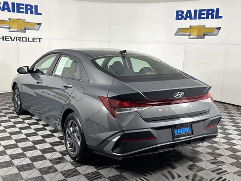 Used 2024 Hyundai Elantra SEL image 3