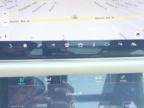 Used 2018 Land Rover Range Rover Sport HSE Dynamic AWD/4WD image 12