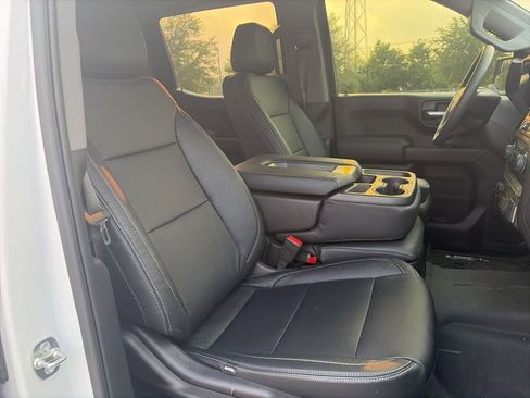 Used 2025 Chevrolet Silverado 1500 Custom Trail Boss w/ Dark Appearance Package image 12