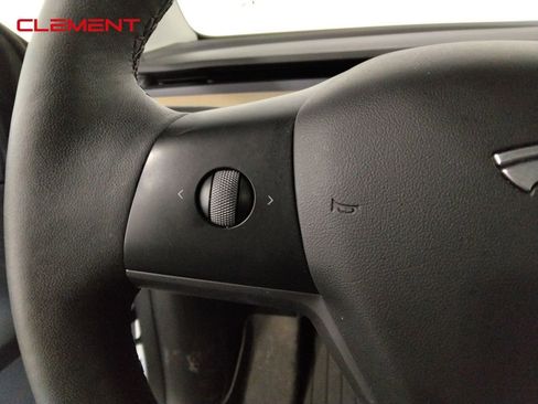 Used 2022 Tesla Model Y Performance image 10