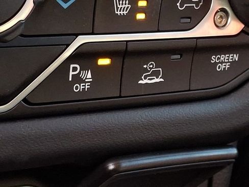 Used 2025 Jeep Wrangler Unlimited Sahara w/ Safety Group image 27