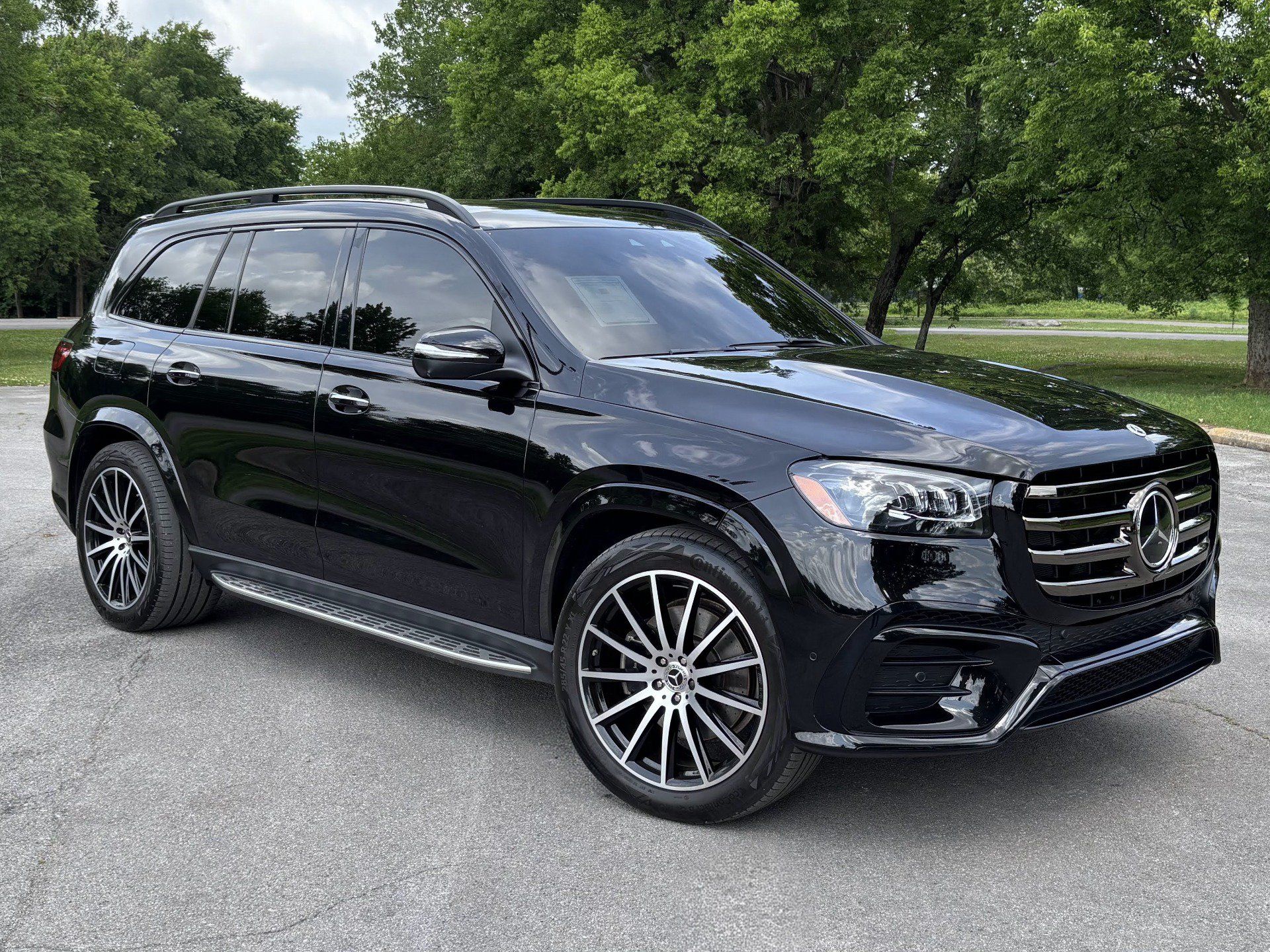 Used 2025 Mercedes-Benz GLS 450 4MATIC w/ AMG Line Exterior image 1