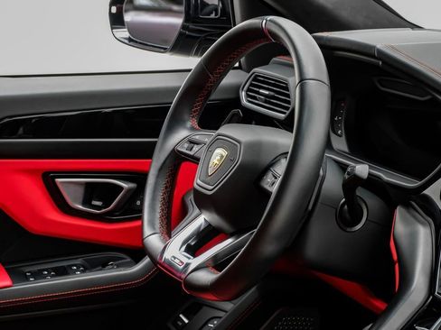 Used 2022 Lamborghini Urus image 11