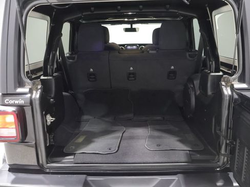 Used 2023 Jeep Wrangler Unlimited Sahara AWD/4WD image 4