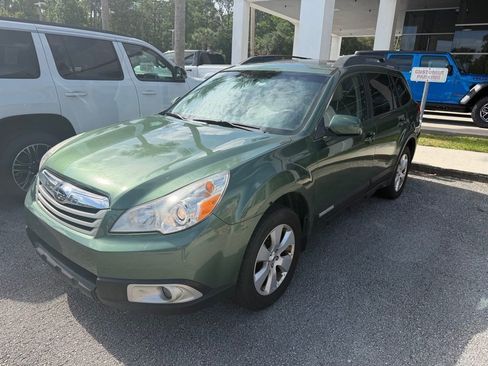 Used 2012 Subaru Outback 2.5i Limited w/ Moonroof Pkg AWD/4WD image 3