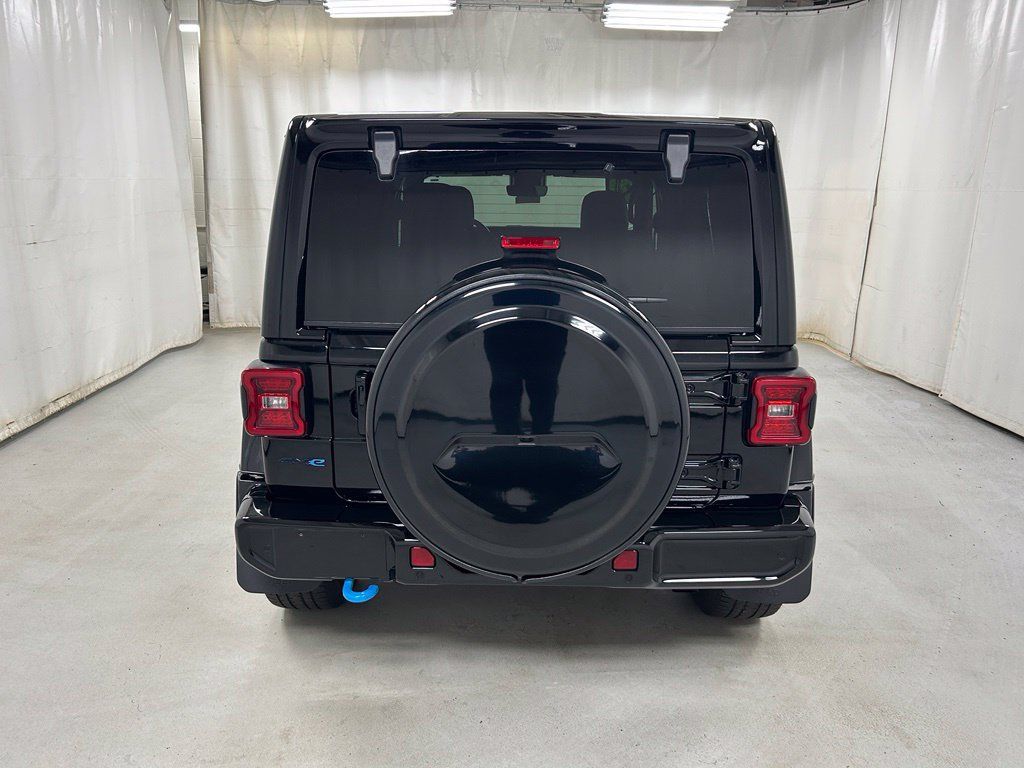 Used 2021 Jeep Wrangler Unlimited Sahara AWD/4WD image 5