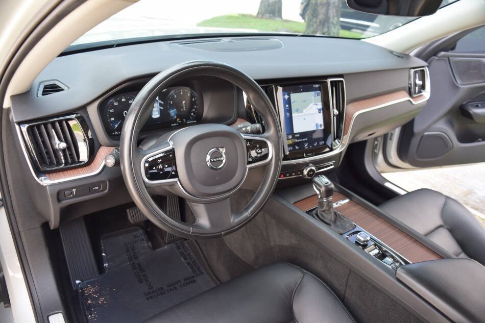 Used 2019 Volvo S60 T5 Momentum w/ Multimedia Package FWD image 44