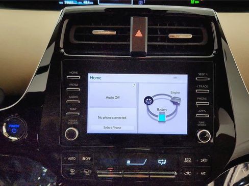 Used 2020 Toyota Prius XLE image 24