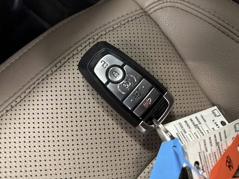 Used 2022 Ford Expedition Max Limited image 32