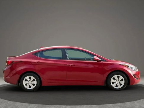 Used 2016 Hyundai Elantra SE image 2