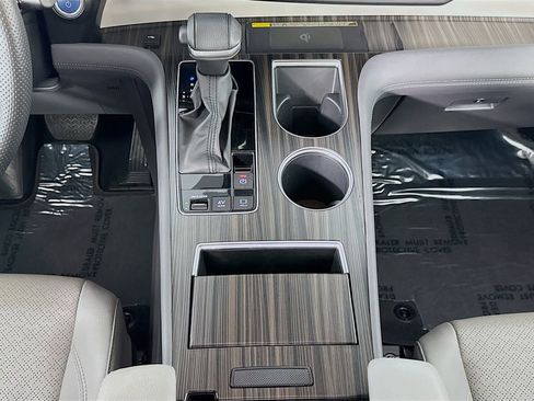 Used 2024 Toyota Sienna Limited image 27