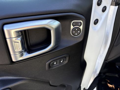 Certified 2022 Jeep Gladiator Sport image 16