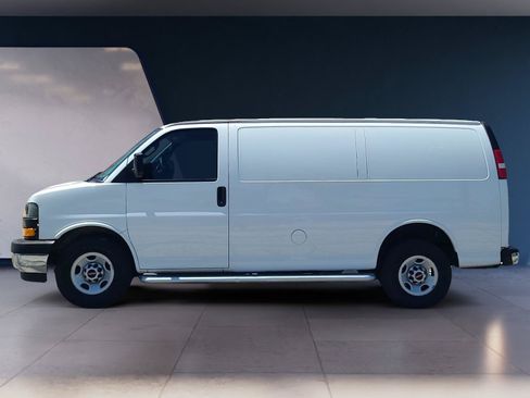 Used 2018 GMC Savana 2500 w/ Driver Convenience Package RWD image 2