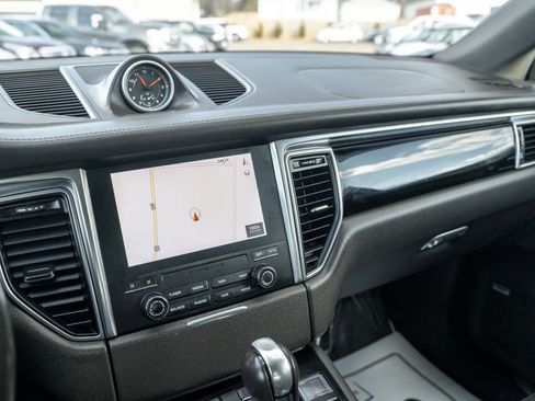 Used 2018 Porsche Macan S image 31