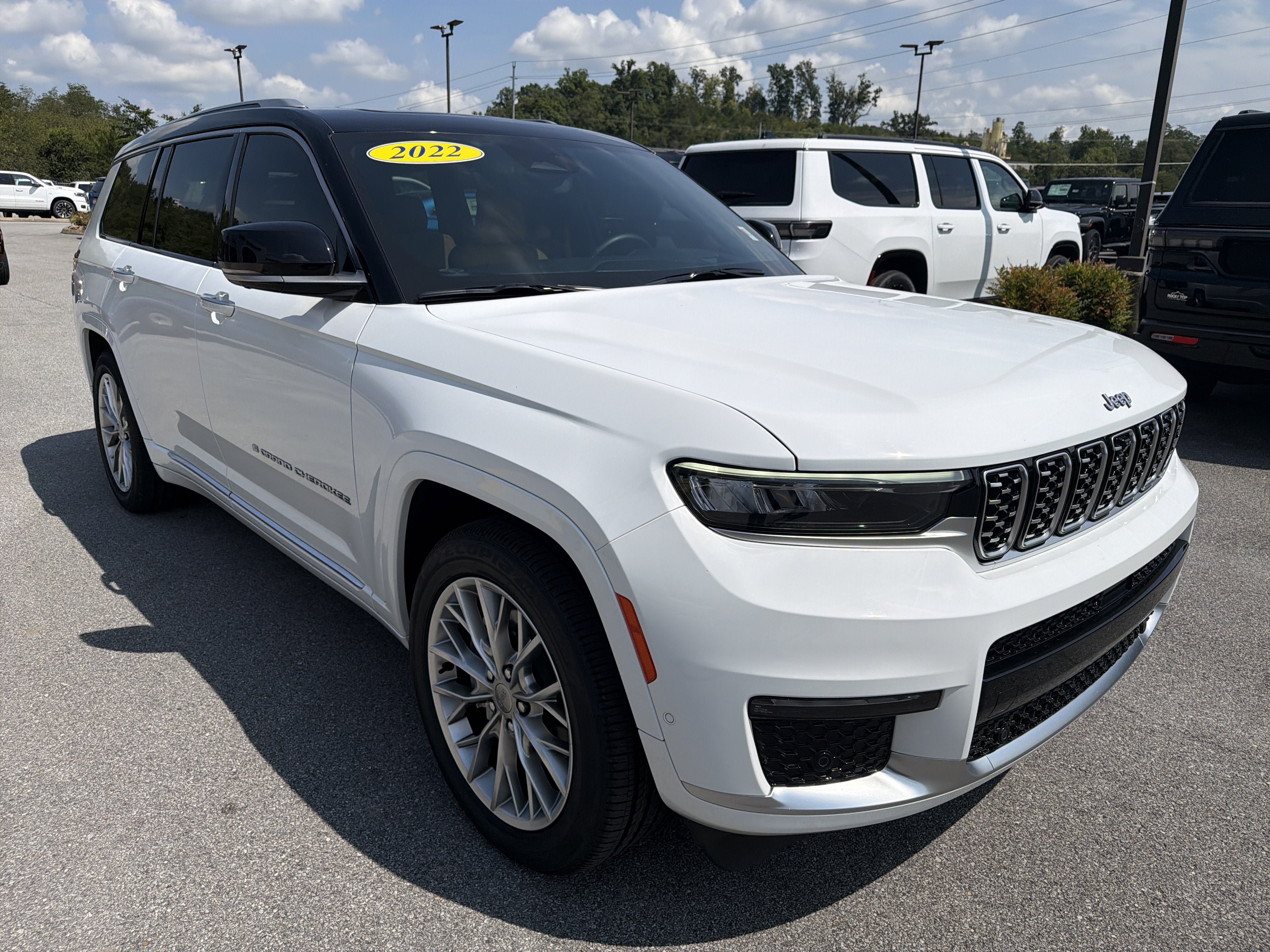 Used 2022 Jeep Grand Cherokee L Summit w/ Advanced Protech Group IV AWD/4WD image 4