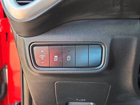 Certified 2025 Kia Soul LX w/ LX Technology Package FWD image 27
