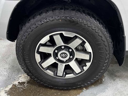 Certified 2022 Toyota 4Runner TRD Off-Road Premium image 10
