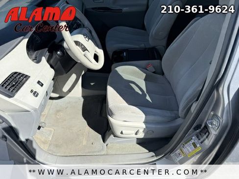 Used 2011 Toyota Sienna LE image 27