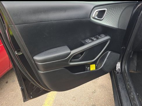 Used 2025 Kia Soul LX w/ LX Technology Package image 23