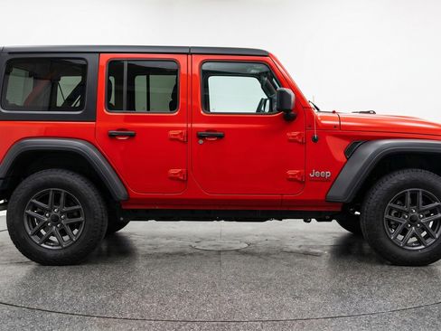 Used 2025 Jeep Wrangler Unlimited Sport AWD/4WD image 11
