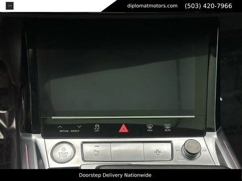 Used 2019 Audi e-tron Prestige w/ Prestige Package image 37