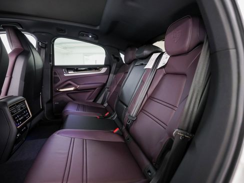 New 2026 Porsche Cayenne S image 24