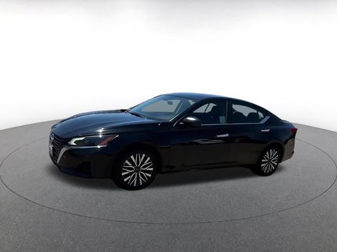 Used 2025 Nissan Altima 2.5 SV FWD image 6