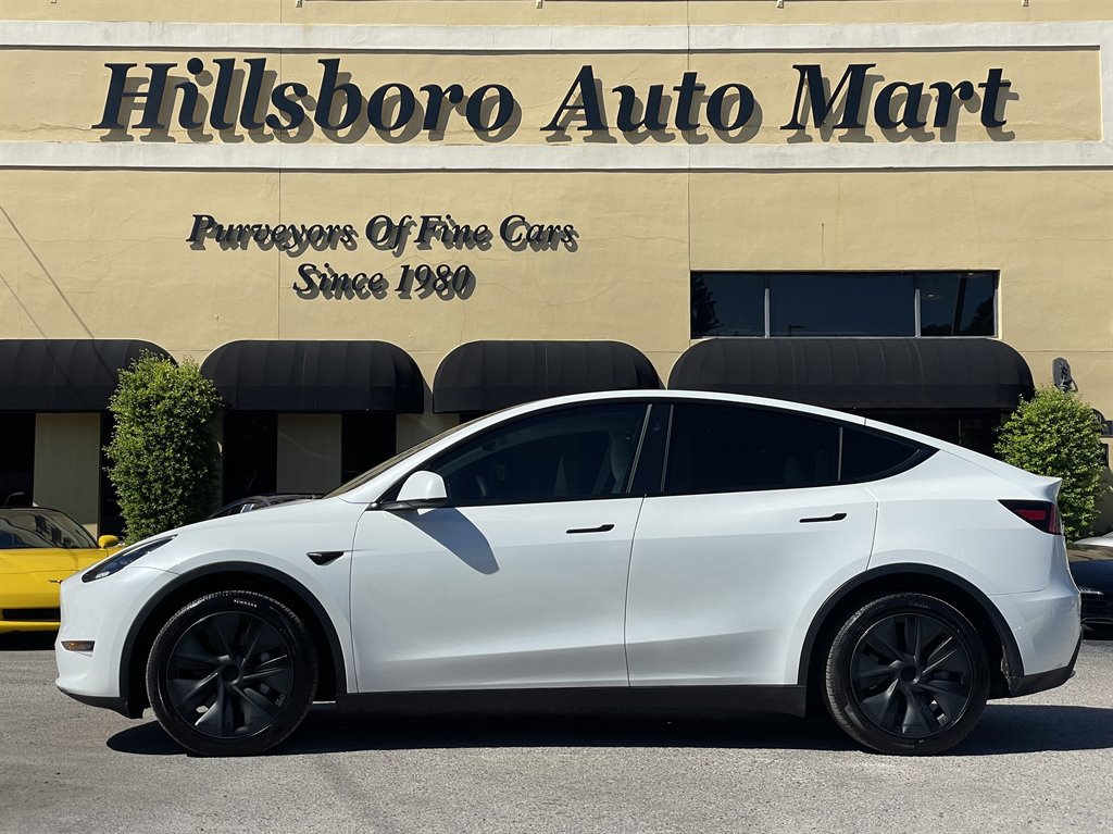 Used 2024 Tesla Model Y Long Range AWD/4WD image 3