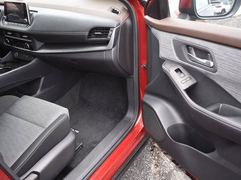Used 2023 Nissan Rogue SV AWD/4WD image 14