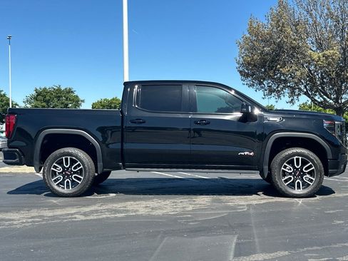 Used 2024 GMC Sierra 1500 AT4 w/ Technology Package AWD/4WD image 3