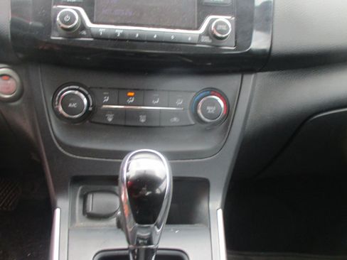 Used 2016 Nissan Sentra SV image 11