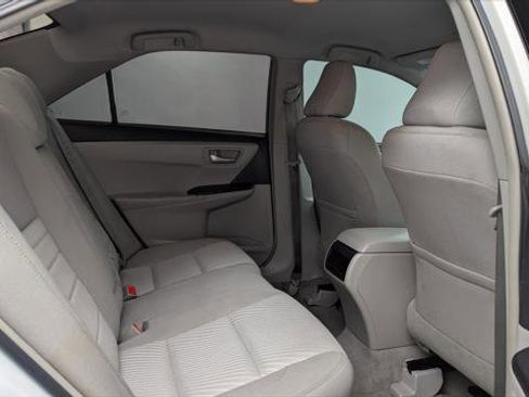 Used 2015 Toyota Camry LE image 18