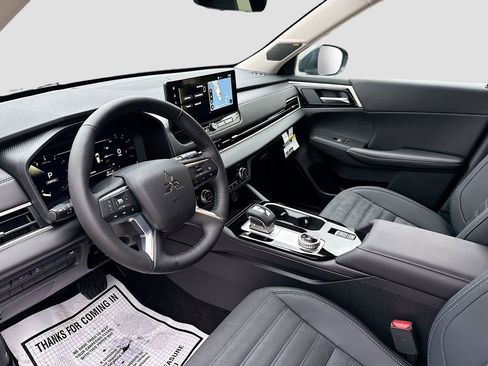 New 2026 Mitsubishi Outlander SE image 9