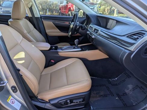 Used 2016 Lexus GS 200t image 34